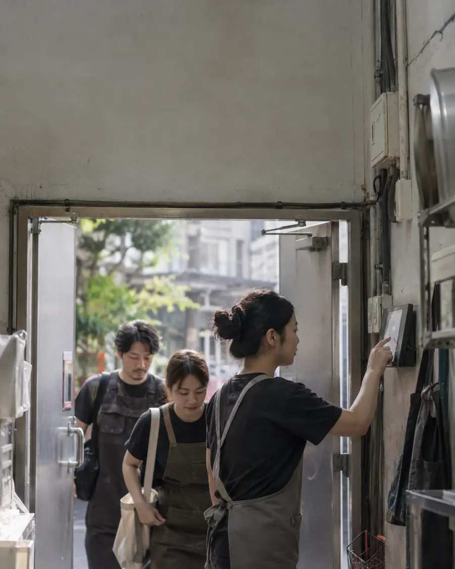 打卡與排班作業情境